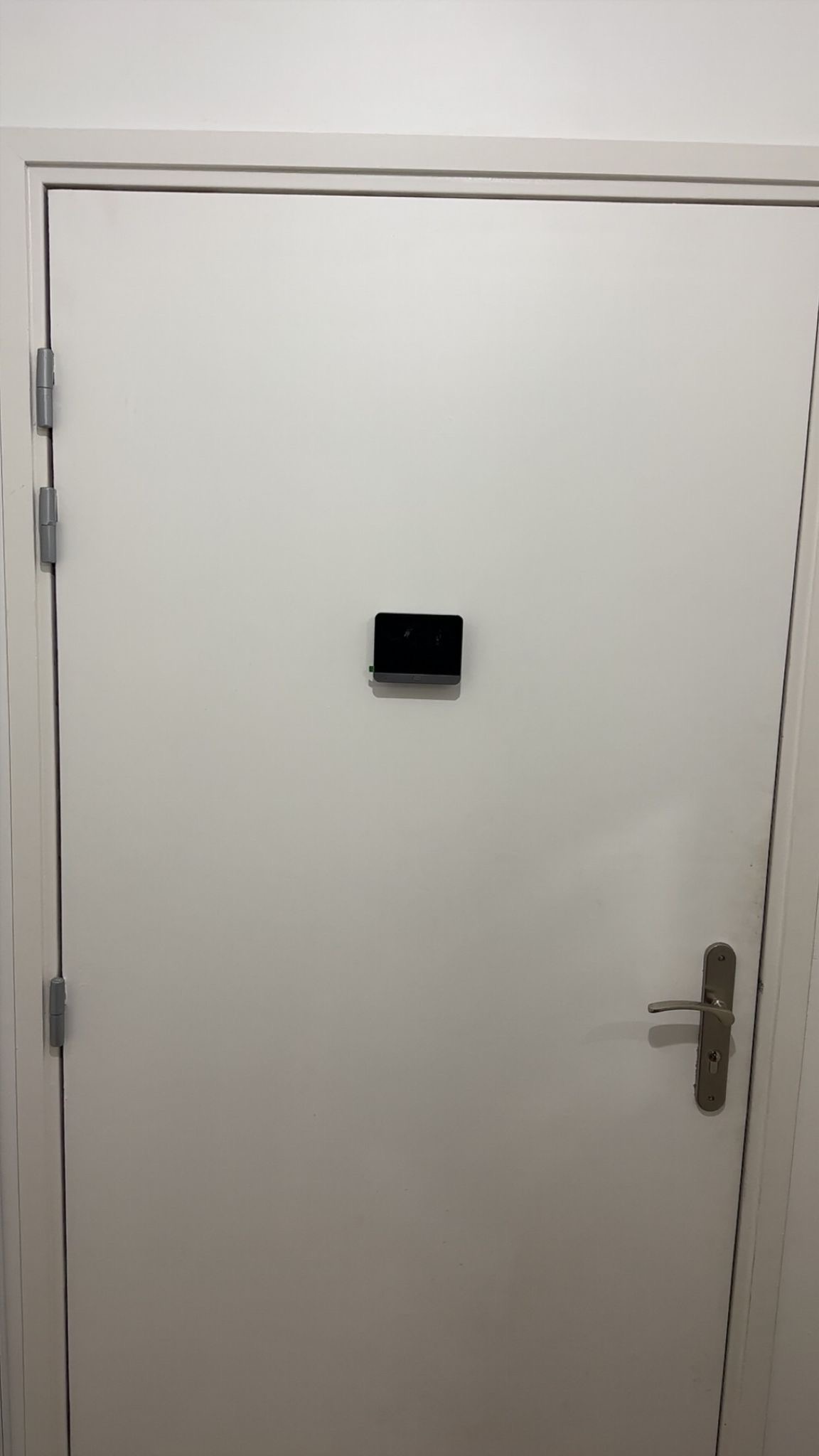 Vue intérieure de l'œilleton connecté