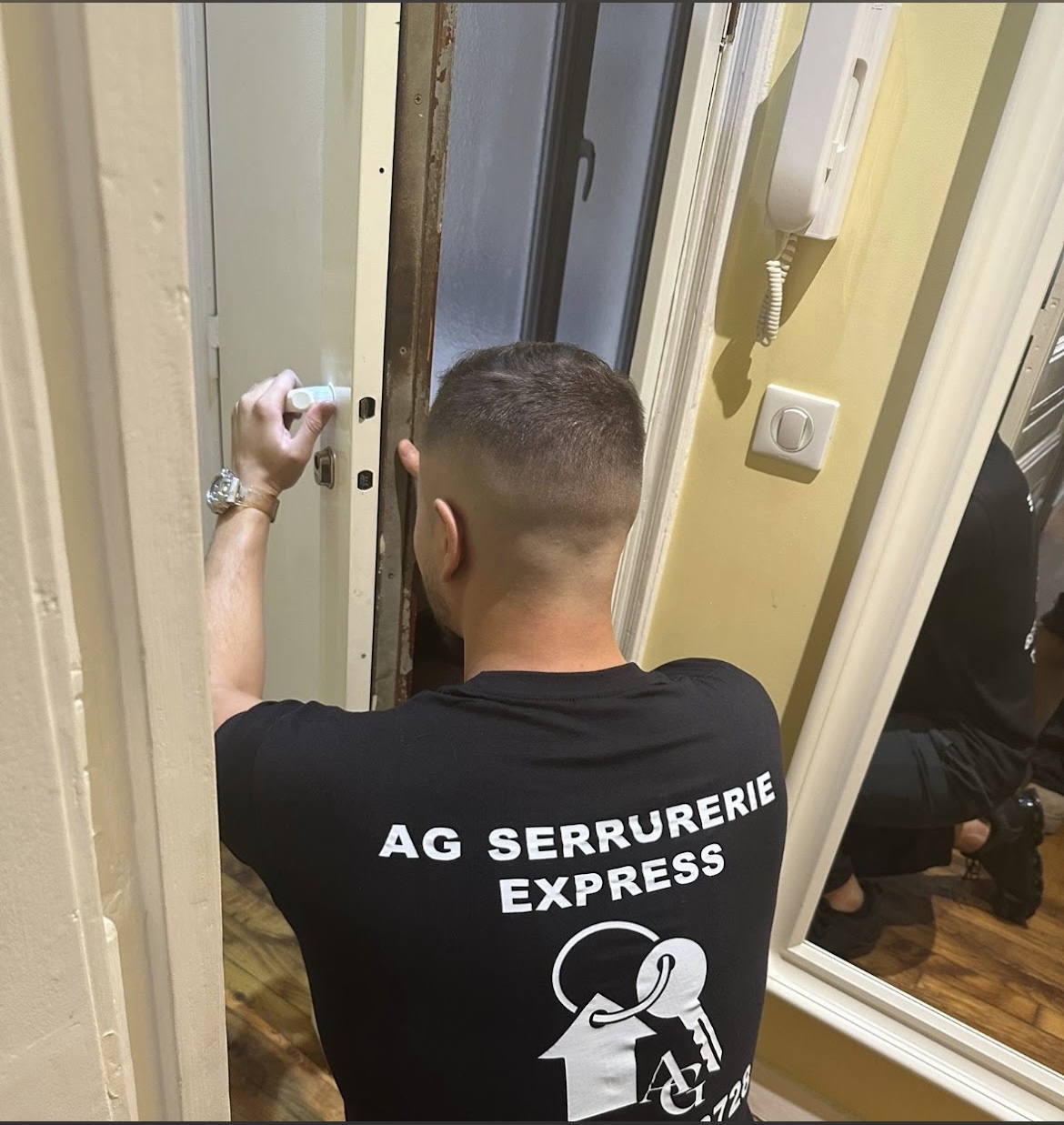 Serrurier AG Serrures Express au travail